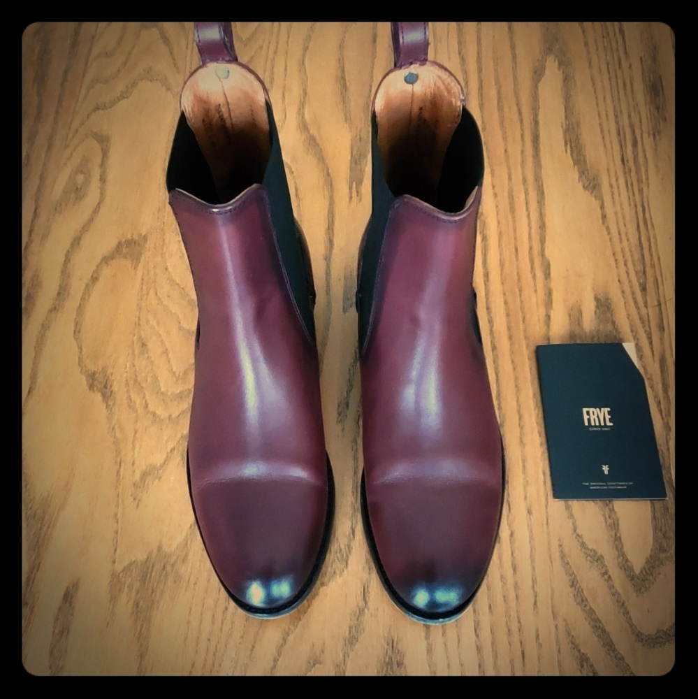 Frye Leather Chelsea Boots. Size 7.5.